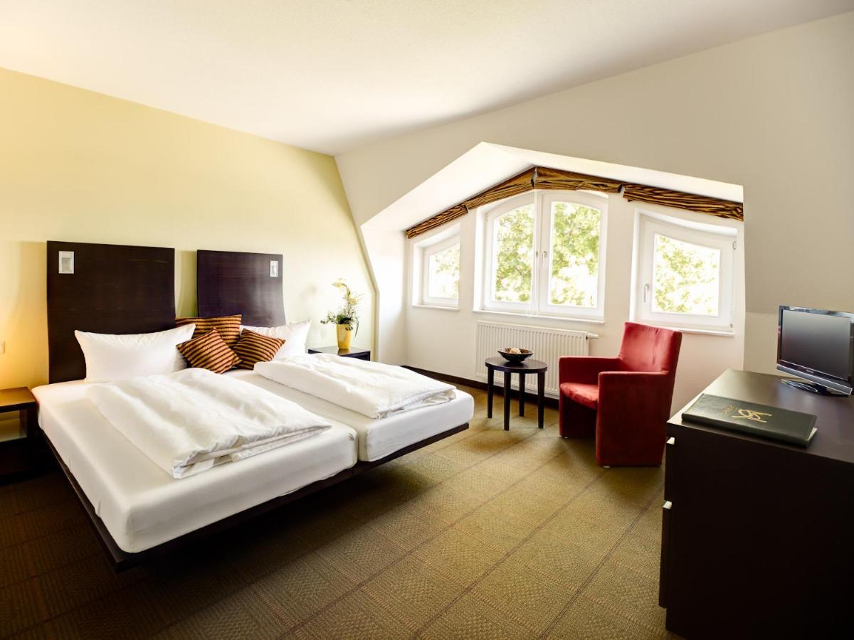 Germania Hotel Am Schlosspark Meyenburg  外观 照片
