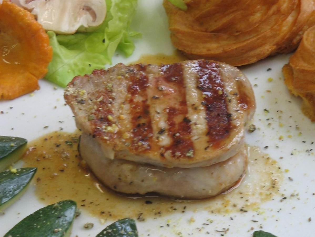 Germania Hotel Am Schlosspark Meyenburg  外观 照片