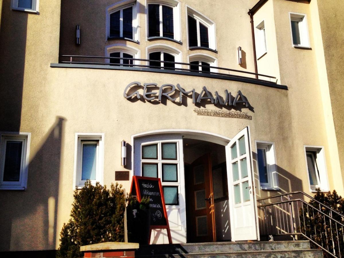 Germania Hotel Am Schlosspark Meyenburg  外观 照片